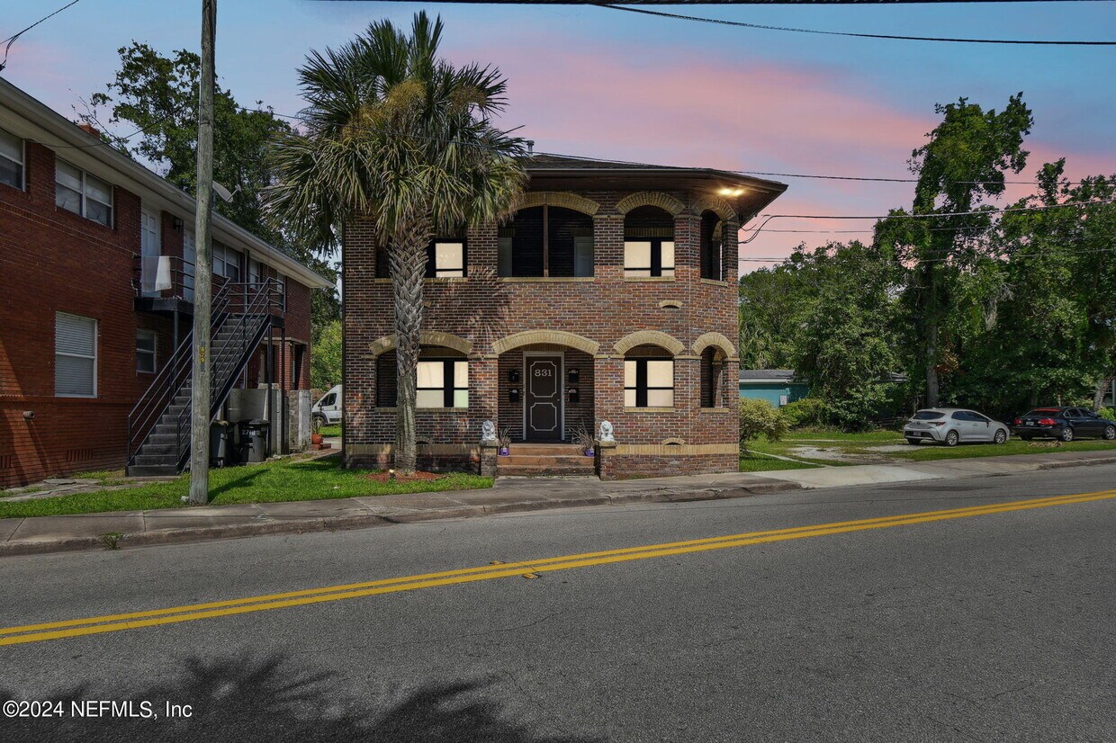 Primary Photo - 831 King St