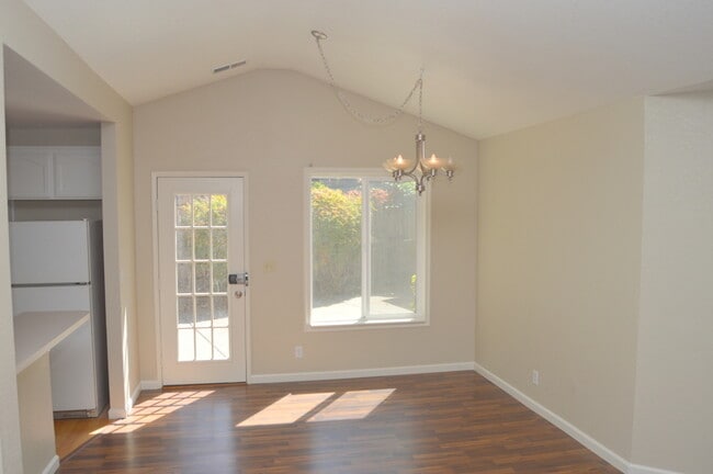 Building Photo - 20 Fairgate Ln