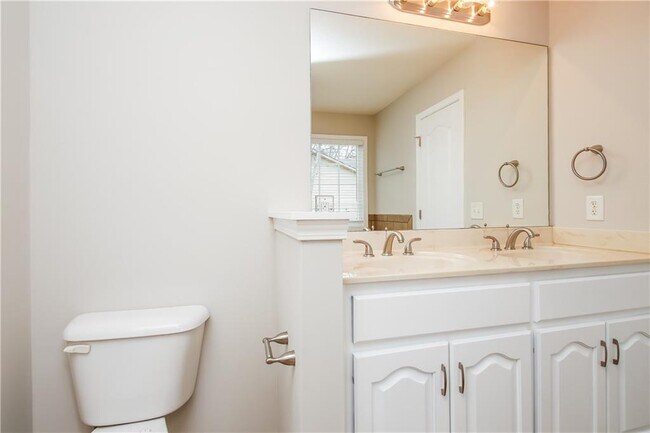 Building Photo - 3300 Westview Cove