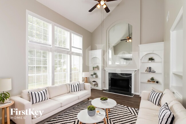 Building Photo - 1455 Chamirey Dr SW