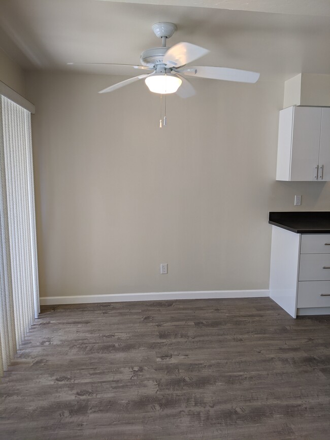 Dining area - 433 Vasquez Ct