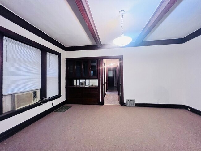 Building Photo - 4728 W Gladys Ave