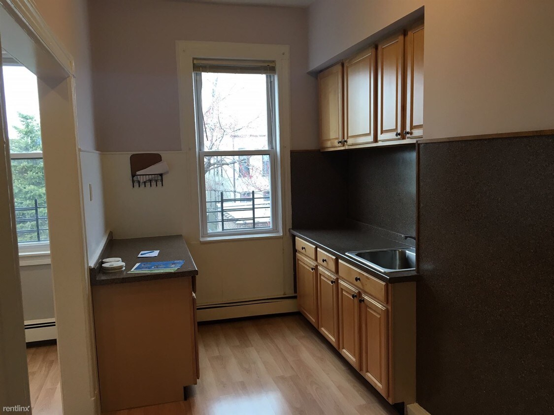 Foto principal - 2021 Greene Ave