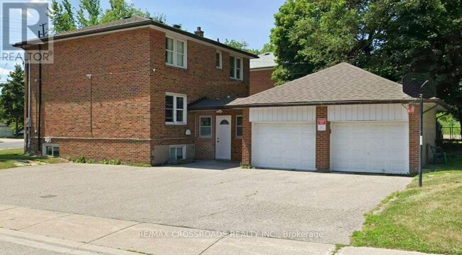 Building Photo - 128 Major Mackenzie Dr E