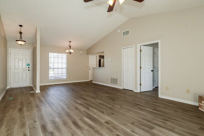 Foto del edificio - 8022 Loch Lomond Ln