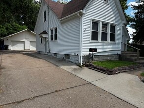 Building Photo - 417 Waverly Rd