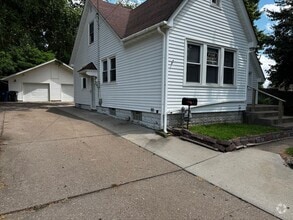 Building Photo - 417 Waverly Rd