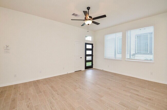 Foto del edificio - 130 W Coralburst Lp