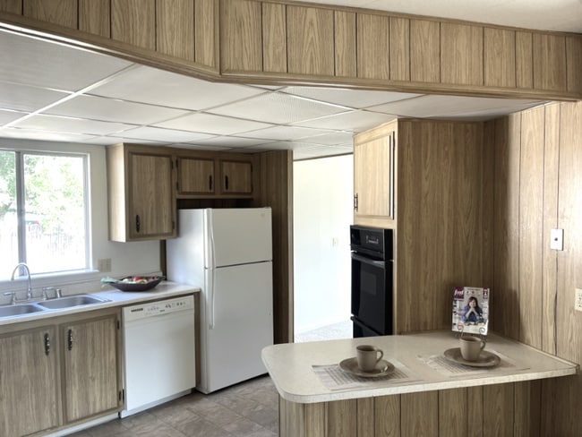 Building Photo - 17880 Mockingbird Dr