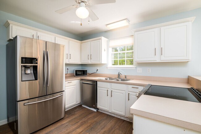 Building Photo - Spacious Single Family Home on James Island