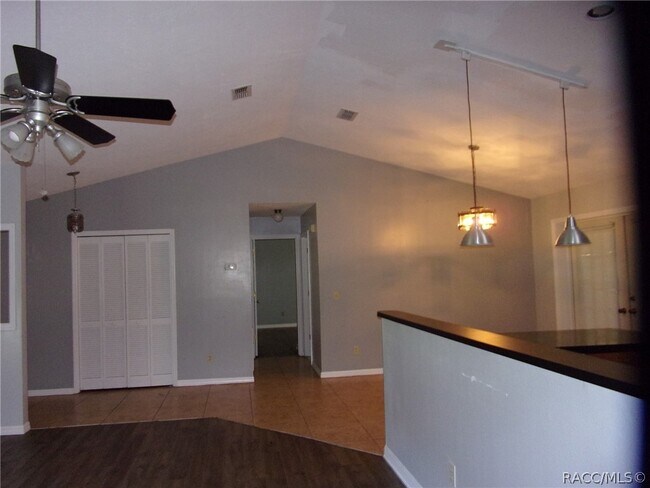 Building Photo - 721 S Apopka Ave