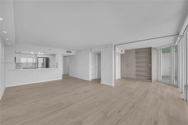 Foto del edificio - 400 South Pointe Dr