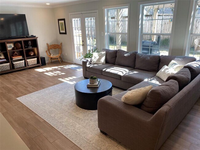 Foto del edificio - 4805 Kinglet St