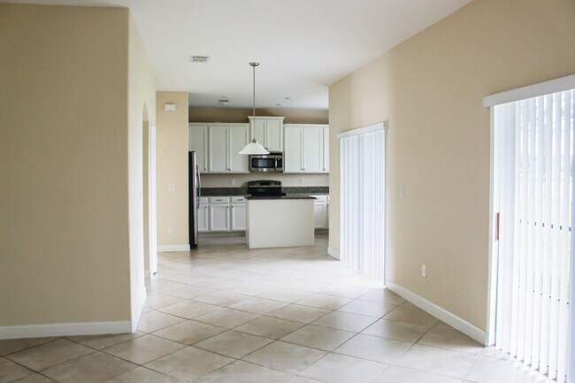 Building Photo - House for Lease