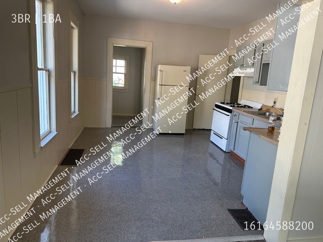 Building Photo - 110 Deloney Ave SW