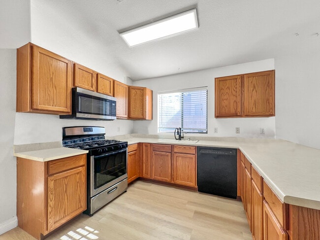 Building Photo - Comfortable 3-Bed, 2-Bath Home