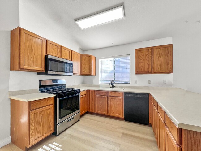 Foto del edificio - Comfortable 3-Bed, 2-Bath Home