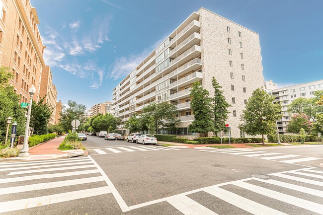 Foto del edificio - 730 24th St NW