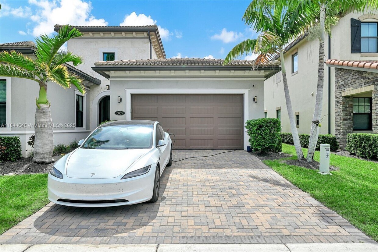 Primary Photo - 8855 Watercrest Cir W