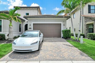 Building Photo - 8855 Watercrest Cir W