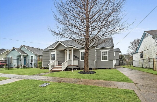 Building Photo - 5244 Leeland St