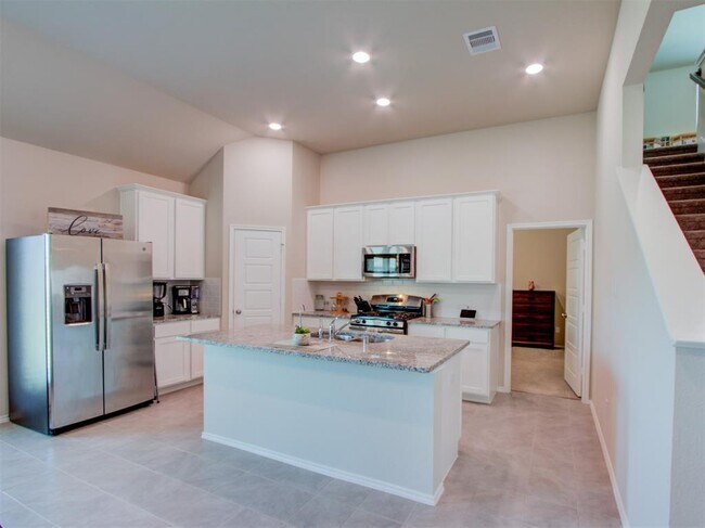 Building Photo - 515 High Holly Cir