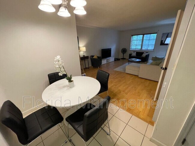 Foto del edificio - 2424 SE 17th St
