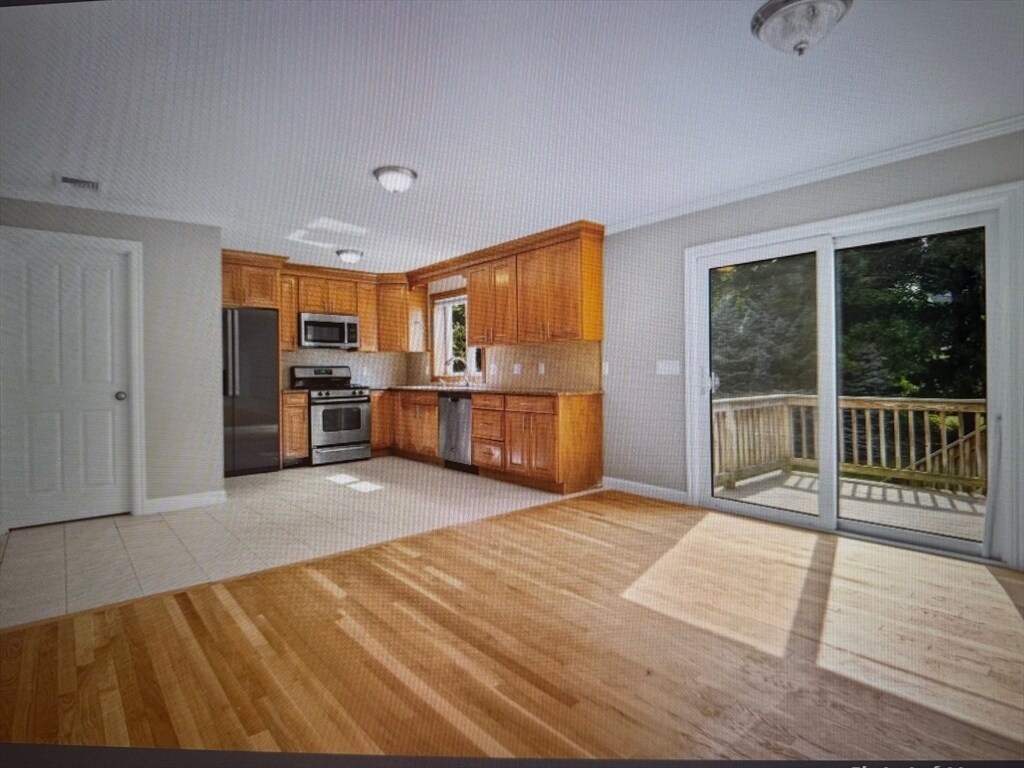 Foto principal - 323 Commercial St