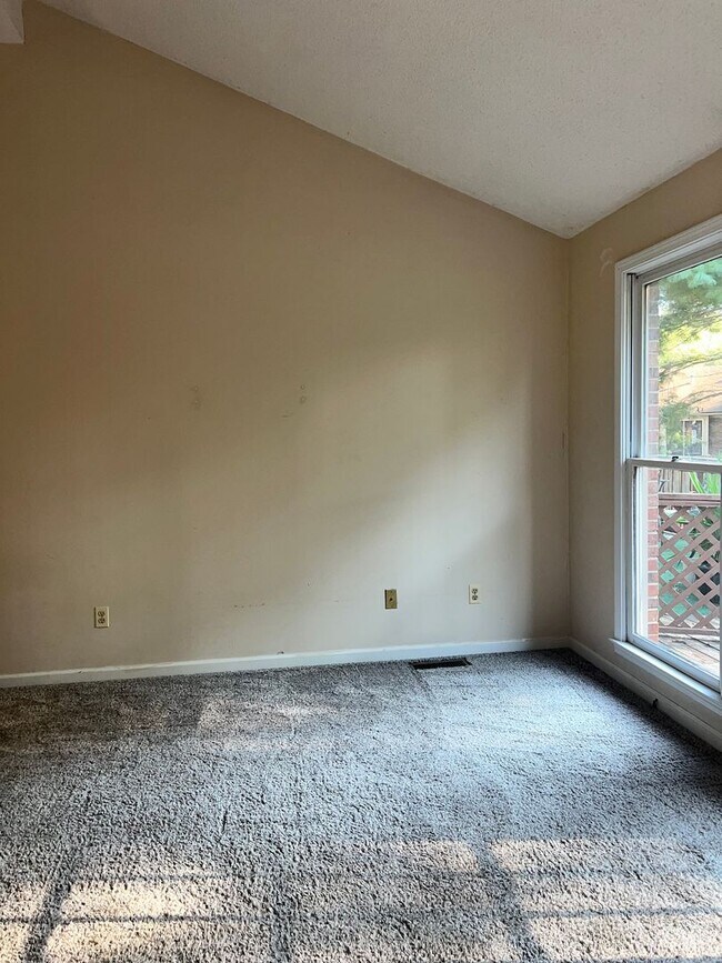 Building Photo - 230 Lovers Ln