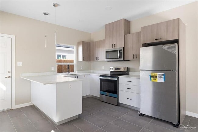 Building Photo - 18 Frio Ave