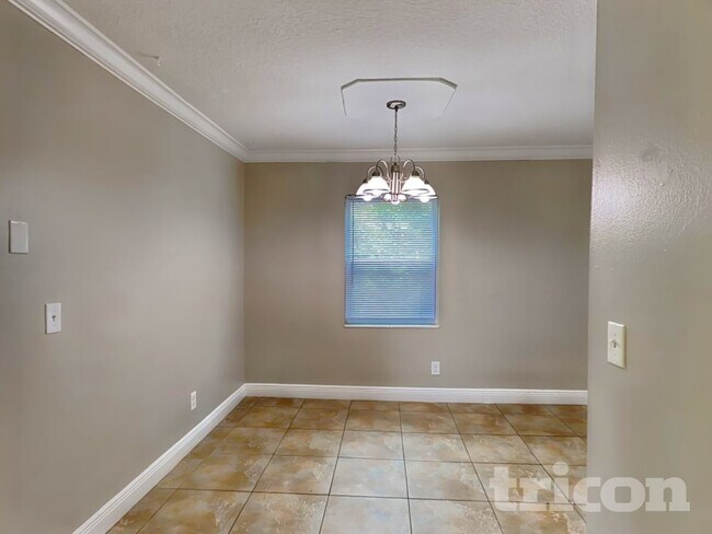 Foto del edificio - 563 Robin Hill Cir