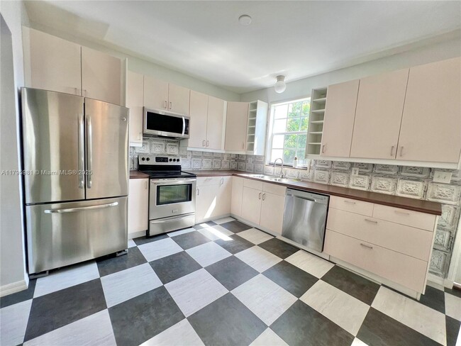 Foto del edificio - 315 NE 110th St