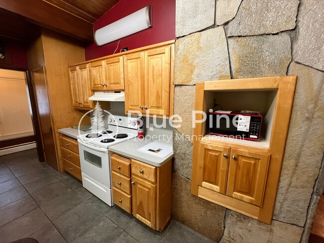 Building Photo - 755 9th St
