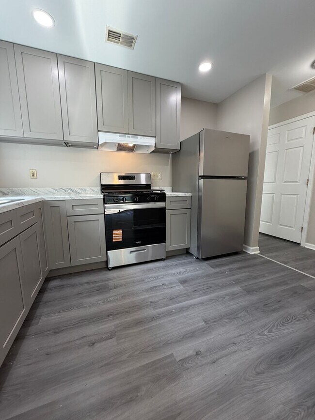 Foto del edificio - ??? MODERN 3BD & 1.5BATH HOUSE WALKING DISTANCE TO TEMPLE UNIVERSITY!!! ???