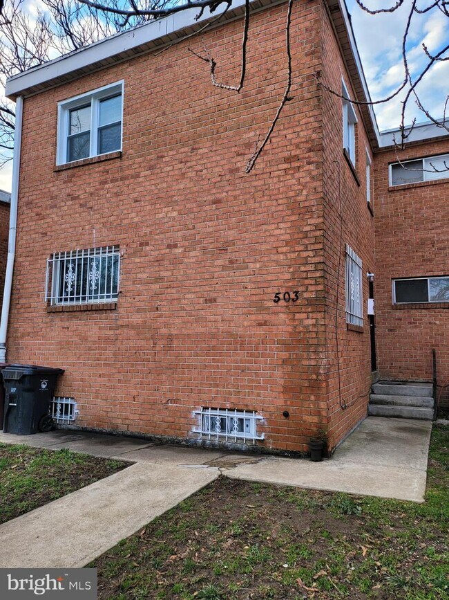 Building Photo - 503 N Spruce St