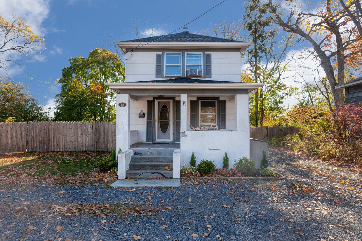 12 Wall St, East Islip, NY 11730 House Rental in East Islip, NY