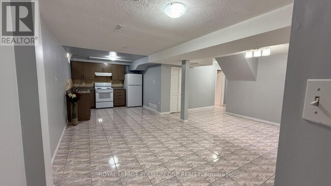 Building Photo - 4436 Grassland Crescent