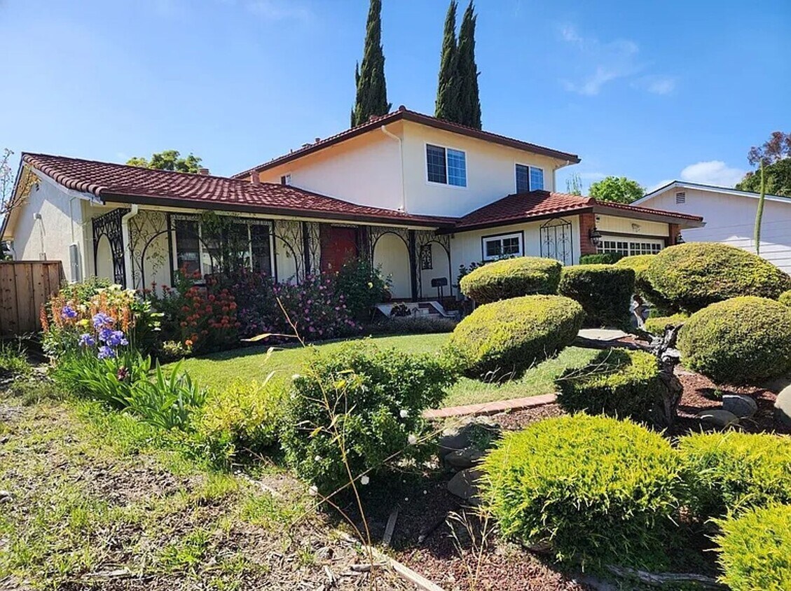 Foto principal - COMING SOON $5200 -- BEAUTIFUL 4BED HOME I...