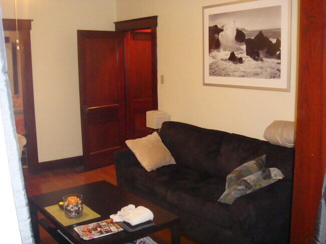 Foto del edificio - 212 Emerson Ave