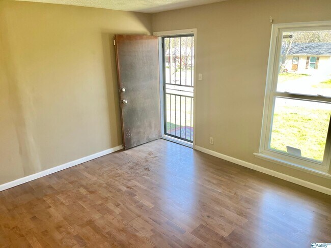 Building Photo - 2623 Thornhill Rd NW