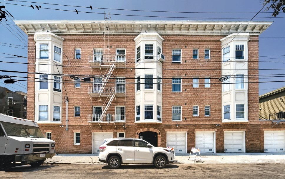 Primary Photo - 390 Bartlett St