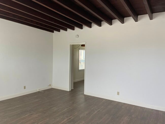 Photo - 219 30th St Apartments