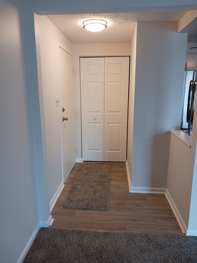 Entryway - 3500 Kingsley Ct