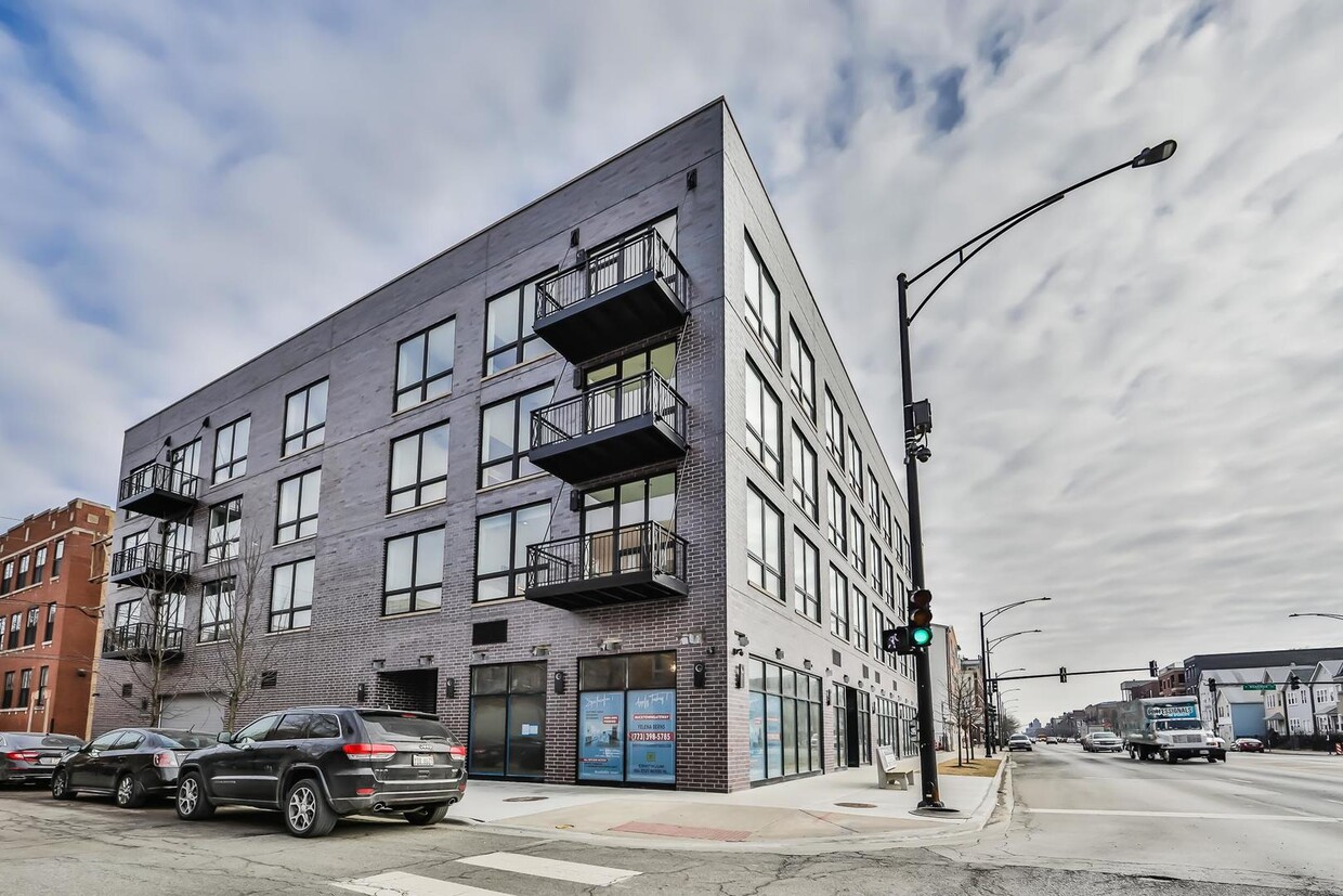 Primary Photo - 2353 W Wabansia Ave