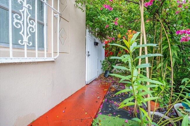 Foto del edificio - 317 W 36th St