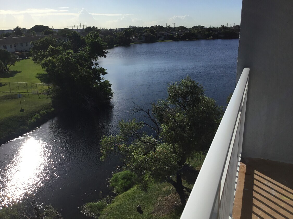 Balcón - 9375 Fontainebleau Blvd #L422