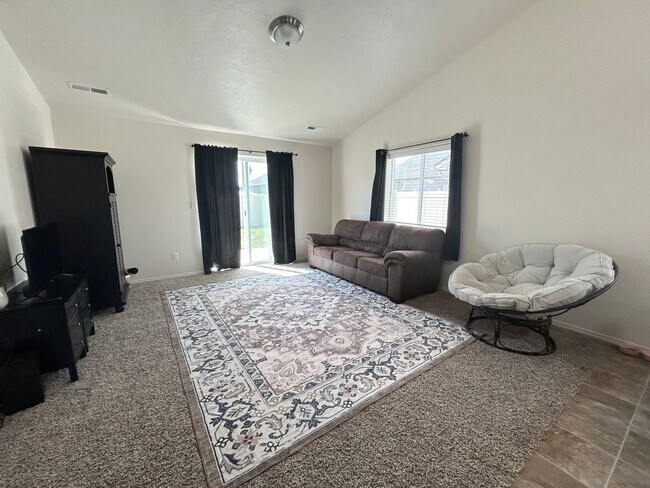 Building Photo - Beautiful 3 Bedroom Home In Caldwell - Spa...