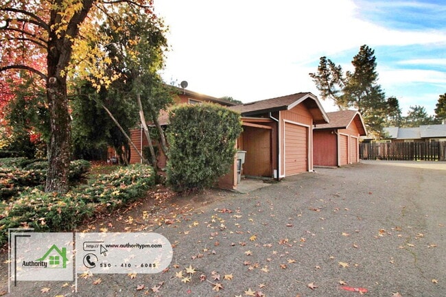 Building Photo - 2750 Shasta View Dr