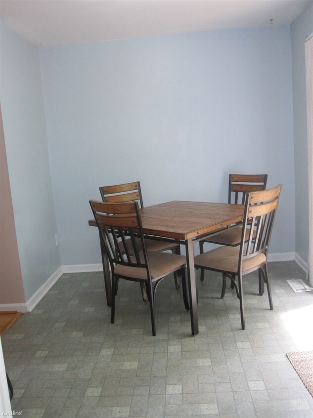 Building Photo - 1087 Holmespun Dr