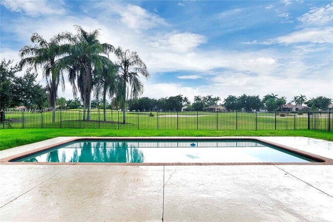 Building Photo - 2527 Eagle Run Dr